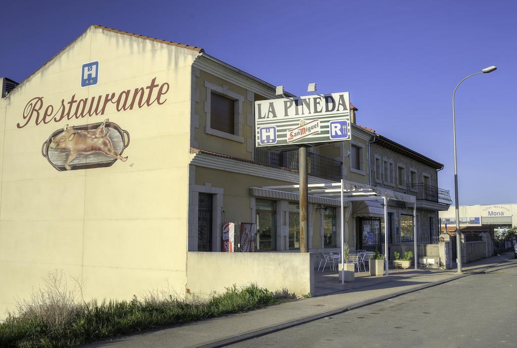 Hostal Restaurante La Pineda El Barco de Ávila Kültér fotó